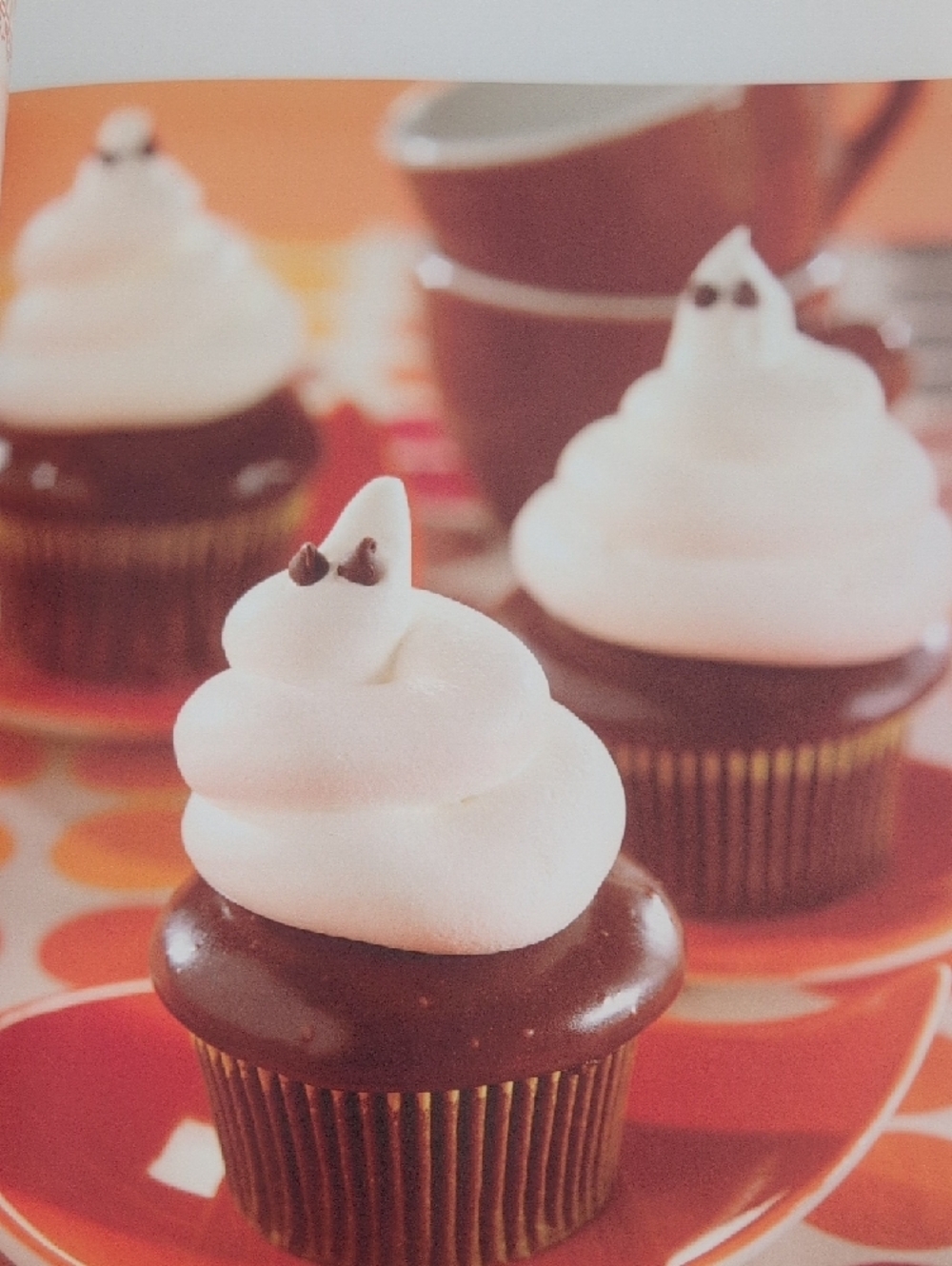 The Cupcake Bible Cookbook 150 Recipes NEW - Picture 6 of 12